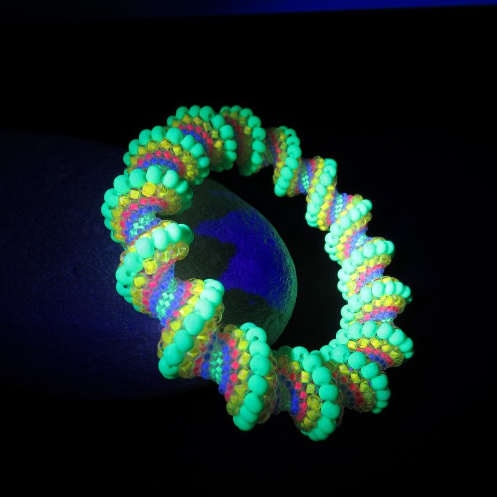 Blacklight reactive Cellini Spiral beadwoven bangle